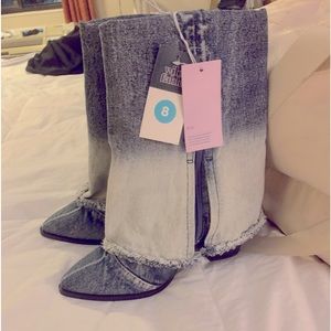 Size 8 woman’s boots